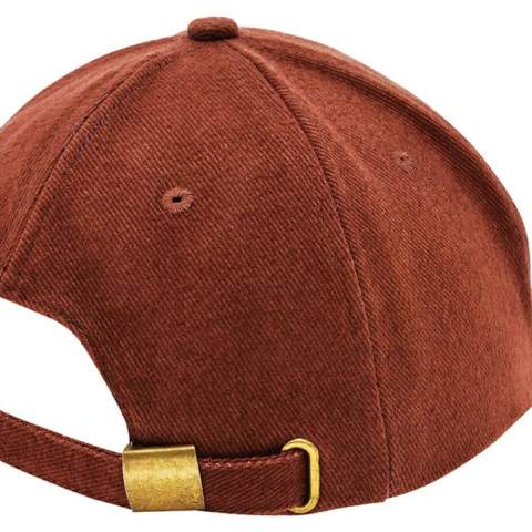 Classic 6-panel cap made from durable heavy brushed cotton. Wear it with the peak forwards or turn the peak backwards, any way you want. The front panels are reinforced and very suitable for embroidery. The cap has an adjustable copper coloured buckle and a pre-curved peak.