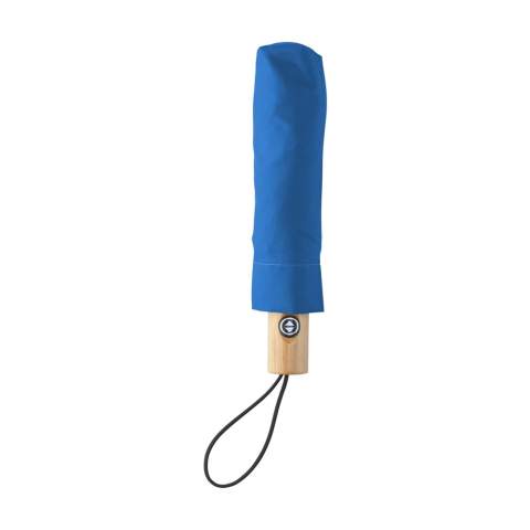 WoW! Parapluie pliable avec mécanisme d'ouverture et de fermeture automatique. Livré avec une toile en polyester pongé RPET 190T. Ce parapluie dispose également un cadre et un manche en acier inoxydable, d'une poignée en bois, d'une boucle de transport élastique et d'une fermeture Velcro. Longueur lorsque le parapluie est replié : 28 cm. Certifiée-RCS. Matière recyclée totale : 16%.