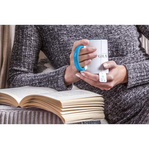 Hochwertige Tasse aus Keramik mit farbiger Innenseite. Die Farbe des großzügigen Henkels gleicht der Farbe der Innenseite, was für einen spezielen Effekt sorgt. Die perfekte Tasse für alle Drucke in Full Colour, auch Fotos. Spühlmaschinegeeignet. Fassungsvermögen 350 ml.