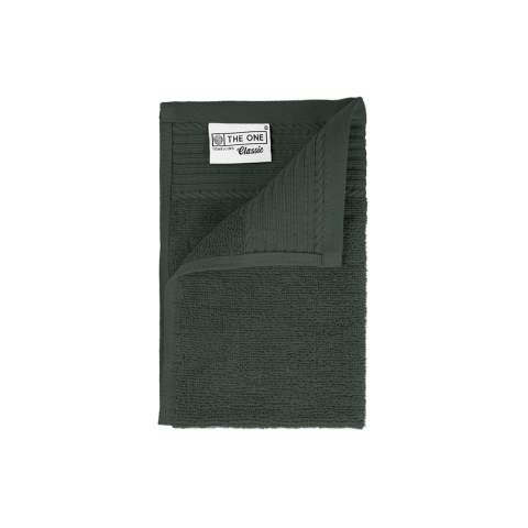 This guest towel with a size of 30 x 50 cm is ideal for use in the bathroom, toilet and kitchen for drying your hands. The softness ensures that the guest towel is very user-friendly and thanks to the combed cotton, this guest towel dries quickly. Drying has never been so nice! The grammage of 500 gr/m2 ensures that the guest towel absorbs well and feels very soft.<br />This item from The One Towelling® brand is inspired by the beautiful colors of Cuba. Make your choice from 28 colors!