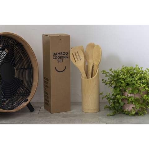 WoW! A 4-piece set of kitchen utensils in holder. The utensils are made of durable bamboo. The holder is made by hand from a bamboo stem and that makes each one unique. Bamboo has natural antibacterial properties and is very hygienic. In addition, wooden kitchen utensils do not damage your pots and pans. Bamboo is kind to the environment. It grows fast and with minimal resources. After 5 years the plant is mature and can be harvested. After the bamboo plant is harvested, between 4 and 7 new plants grow from the roots. So there is no need for replanting! Also, no herbicides or pesticides need to be used.