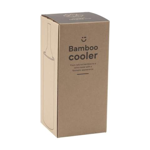 WoW! Wijnkoeler gemaakt van FSC 100% gecertificeerd bamboe met een isolerende binnenwand van kurk. Deze natuurlijke materialen houden een fles wijn prima op temperatuur. Een product met een fantastische uitstraling. Bamboe is een natuurlijk materiaal. Hierdoor kan de kleur per product variëren. Per stuk in kraft doos.