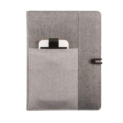 Kyoto couvre votre carnet de notes avec style. La housse en polyester 300D dispose d’une pochette à téléphone, à stylos, cartes de visite ou autres accessoires à l’intérieur ou extérieur. Carnet de notes A5 avec 64 feuilles/128 pages 70g/m² (papier crème) qui peut être remplacé. Modèle déposé®<br /><br />NotebookFormat: A5<br />NumberOfPages: 128<br />PaperRulingLayout: Pages lignées