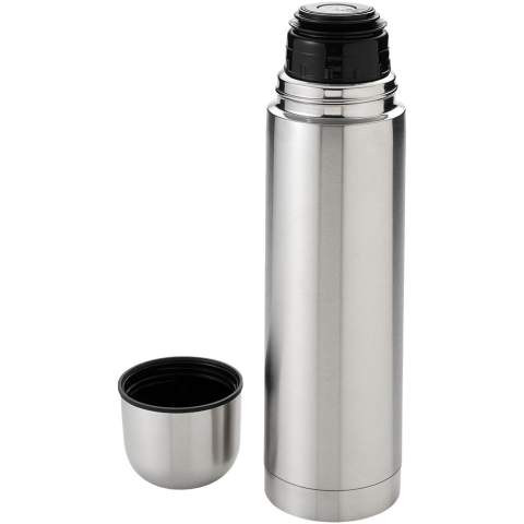 Cette flasque isotherme dispose d'une double paroi en acier inoxydable, d'un bec verseur escamotable lorsque la tasse intégrée dans le couvercle est vissée sur la bouteille. Capacité 750 ml.