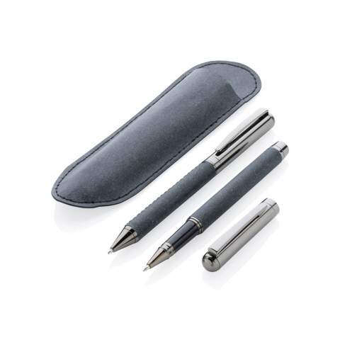 This beautiful pen set is made with recycled leather. The set has а sleek gunmetal colour design, is stylish and ideal for writing down your notes in style. It contains a ballpoint and a rollerball. Each pen includes blue coloured Dokumental ink. The writing length for the pen is 1200 metres and the roller ball is 400 metres. The pen set comes in a recycled leather pouch and a gift box with recycled leather pattern print.