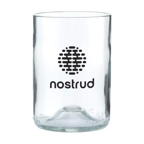 A design drinking glass made from an upcycled wine bottle. A unique glass by the Rebottled® brand, in which you immediately recognise the original wine bottle. The glass fits comfortably in your hand and has a smooth finish. Of high quality and suitable for water, soft drinks or cocktails. Dishwasher-safe up to 60C°. Washing by hand is recommended to preserve the imprint. Per piece delivered in an original gift box made from recycled FSC®-certified cardboard. Dutch design. Made in Holland. Imprint only possible in black or white. Rebottled® upcycles empty wine bottles into 100% circular design items.