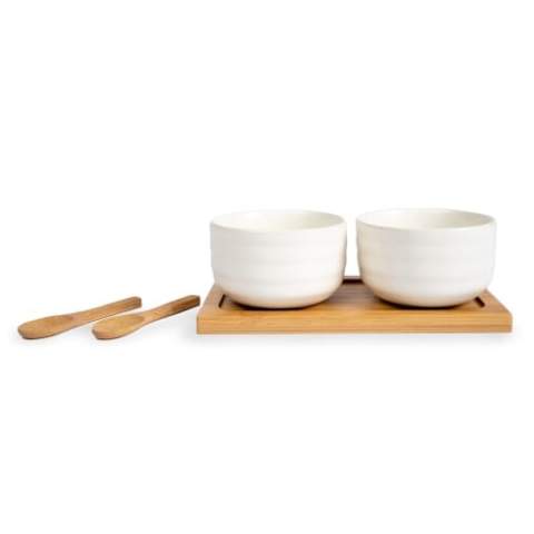 These little Ellen mugs come as a set, along with two spoons on a nice little bamboo tray. The mugs are made of stoneware in a natural beige color. Due to the typical Scandinavian look, you might just want to use the set decoratively. But you prefer to drink your favourite drink from this complete set of two mugs.