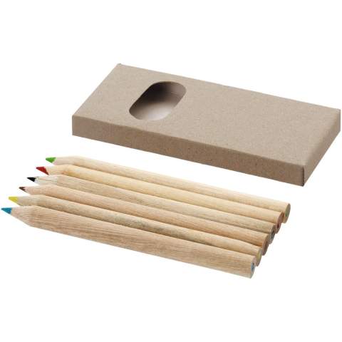 Set de coloriage avec 6 crayons en bois de peuplier. En optant pour un set de coloriage en bois provenant de forêts gérées de manière responsable, vous pouvez soutenir des pratiques plus durables et éthiques dans la production de fournitures artistiques. Livré avec un manuel dans une boîte en papier Kraft. Dimensions du crayon : 87 x 7 mm. Avertissement ! Ne convient pas aux enfants de moins de trois ans. Petites pièces. Risque d'étouffement.