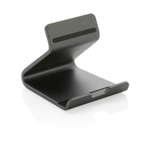 Aluminium phone stand made with RCS (Recycled Claim Standard) certified recycled aluminium and TPU. Total recycled content: 100% based on total item weight. RCS certification ensures a completely certified supply chain of the recycled materials. Aluminium does not lose its characteristics in the recycling process and can be recycled endlessly. Compatible with all phone sizes and tablets. Packed in FSC® mix packaging.<br /><br />PVC free: true