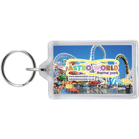 Porte-clés transparent G1 rectangulaire avec anneau fendu en métal. Ce porte-clés s’ouvre à nouveau avec une pièce de monnaie. L’anneau en forme de boucle métallique présente un profil plat idéal pour les envois. Dimensions de l’insert pour impression : 5,0 cm x 3,0 cm.