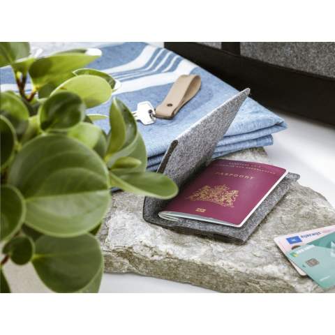 WoW! Passport cover in RPET felt (made from recycled PET bottles and recycled textiles). With space for storing cards and equipped with an elastic closure. Suitable for storing, carrying and protecting your passport. GRS-certified. Total recycled material: 92%.