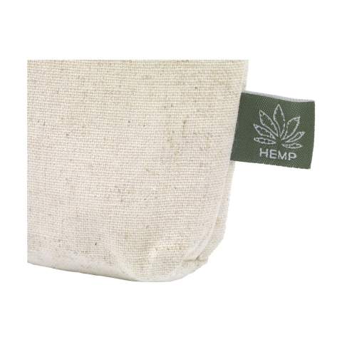 WoW! Reusable sandwich pouch with Velcro closure. This sandwich pouch is made from organically grown hemp fibres (140 g/m²) and has a water-resistant PEVA lining. If you are environmentally conscious, this is a great alternative to plastic sandwich bags. This special bag is a real eye-catcher. In addition to taking your lunch with you, it can also be used for keeping vegetables fresh in the fridge or for storing herbs, for example. Easy to wash and use again and again.  The hemp plant has the strongest available natural fibres and almost all parts of the plant can be used. For example, the hemp plant has been consciously cultivated for centuries to make textiles. Hemp is a very fast and easy growing plant and is naturally resistant to insects. It can therefore be grown completely organically. Hemp uses less 25-35% less water than the cotton plant and also has a smart root system. The deep, fine roots of the hemp plant keeps the soil healthy and purifies toxic substances from the soil.