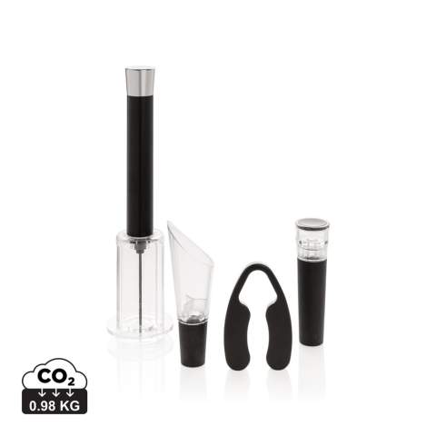 Set 4pcs se compose d'un tire-bouchon pneumatique, d'un coupe capsule, d'un bouchon avec pompe à vide d´air et d'un bec verseur avec aérateur. Emballé dans un luxueux tube cadeau.