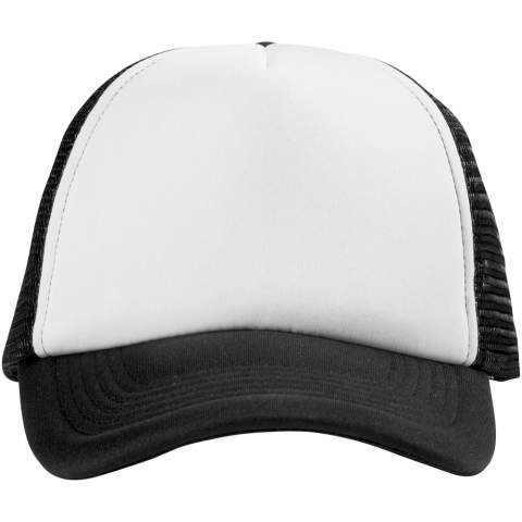 De Trucker 5 panel cap is een klassieke trucker cap met 100 g/m² polyester jersey schuim aan de voorkant en ademend polyester mesh aan de achterkant. Deze pet heeft een handige plastic sluiting voor een goede pasvorm bij een hoofdomtrek van 58 cm, zodat hij comfortabel zit en op maat gemaakt kan worden.