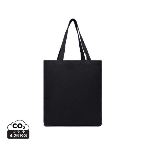 Sac fourre-tout Hilo Aware, en toile de 400 g/m² pour plus de durabilité et de style. La toile recyclée utilisée dans le sac est non teinté, sans produits chimiques de teinture ou de blanchiment, ce qui en fait un choix à faible impact. La composition du sac est de 70 % de coton recyclé et de 30 % de polyester recyclé, soulignant notre engagement envers un approvisionnement responsable. En raison de la nature des fils recyclés, des impuretés et des variations de couleur peuvent apparaître. Le sac est également doté de la technologie de traceur AWARE™ validant l'utilisation authentique de matériaux recyclés.