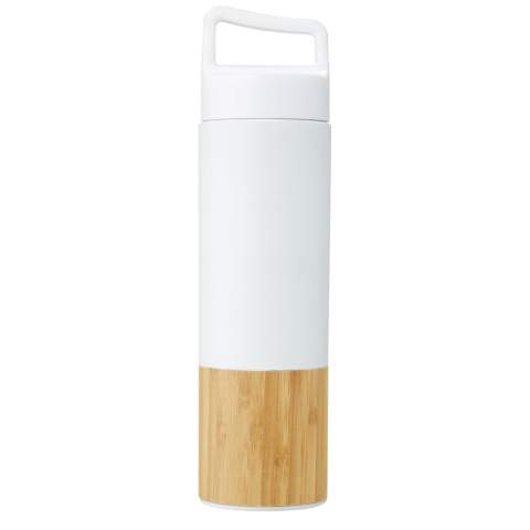 Bouteille en acier inoxydable 18/8 avec couche de cuivre et isolation par le vide, qui conserve les boissons chaudes ou froides pendant plusieurs heures. Elle présente un détail tendance en bambou et, grâce à la poignée située sur le dessus du couvercle, elle est facile à transporter. La bouteille a une large ouverture qui facilite le remplissage et le nettoyage. Testé et approuvé en vertu de la législation allemande sur la sécurité alimentaire (LFGB), et testé pour la teneur en phtalates conformément à la réglementation REACH. Capacité de 540 ml. Livrée dans un coffret cadeau en carton recyclé.