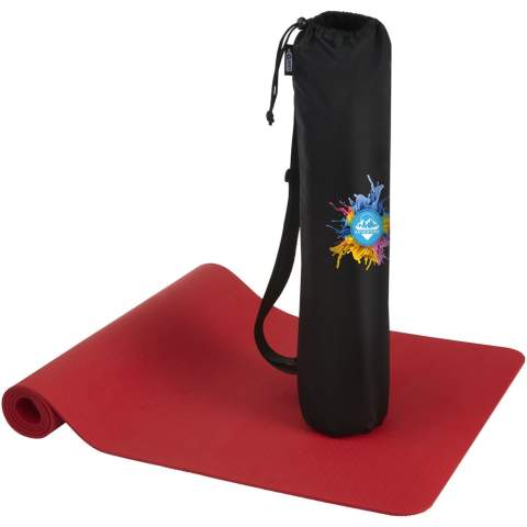 Yoga mat made from recycled TPE plastic. TPE has natural non-slip properties, providing a stable surface that helps to prevent slipping during yoga poses. Using recycled TPE in the production of yoga mats helps to reduce waste and promotes environmental sustainability by minimizing the use of virgin plastic. Size: 173 x 61 x 0.6 cm. The pouch is made of RPET.