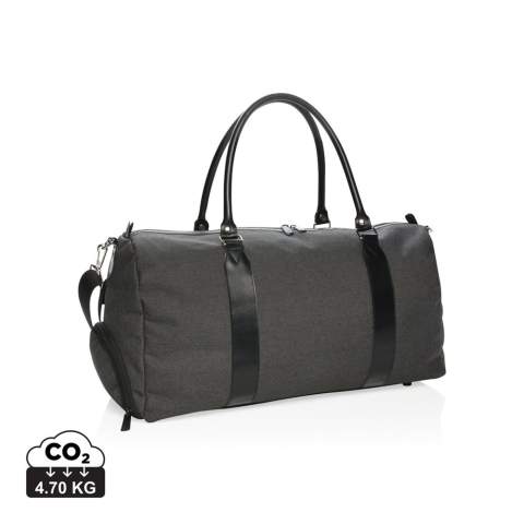 Sac weekend 600D au design moderne et minimaliste avec poignées en PU et bandoulière confortable. Grand compartiment principal avec beaucoup d’espace. Connectez votre powerbank (non inclus) sur le port de chargement USB A intégré et chargez votre téléphone ou tablette sur le trajet. Sans PVC.<br /><br />PVC free: true