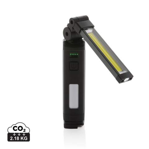 Fonctionnalité et design sont réunis dans cette lampe de travail rechargeable haute performance fabriquée en plastique ABS recyclé certifié RCS. Contenu recyclé total : 25 % sur la base du poids total de l'article. La certification RCS garantit une chaîne d'approvisionnement entièrement certifiée pour les matériaux recyclés. La lampe de travail étanche à la pluie utilise une batterie au lithium rechargeable de qualité A de 2000 mAh, qui peut être remplacée par une batterie au lithium rechargeable. Il suffit de la recharger à l'aide d'une prise USB et de la base de chargement incluse. La lampe de travail est équipée d'une lampe COB de 600 lumens et d'une lampe LED de 200 lumens. Avec 4 modes : LED, COB, COB rouge, COB clignotant d'urgence. La lampe peut être tournée à 360 degrés. Aimant et crochet en bas de l'appareil. Port de type C pour la recharge et port USB A pour charger les appareils mobiles. Durée de fonctionnement avec une seule charge : 3 heures.<br /><br />Lightsource: COB LED<br />LightsourceQty: 2<br />PVC free: true