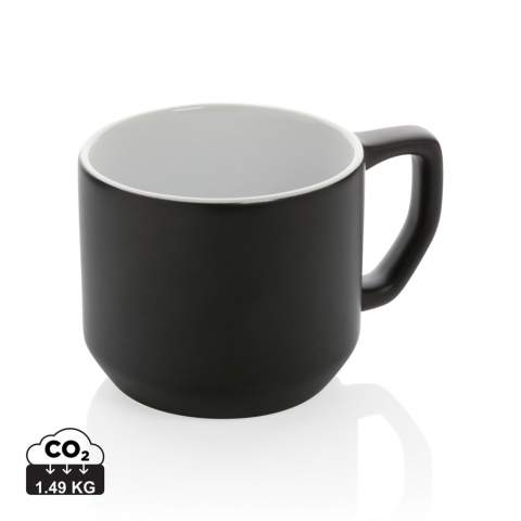 Mug 350ml en céramique au design moderne ! Le mug passe au lave-vaisselle conformément à la norme EN12875-1 (au moins 125 cycles de lavage) pour toutes les méthodes de marquage. Emballé dans une boîte cadeau.