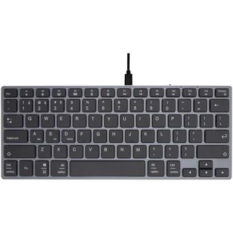 Lichtgewicht toetsenbord (QWERTY-indeling met 78 toetsen) met een duurzame aluminium behuizing. Een stijlvol accessoire voor thuiswerken. Het toetsenbord heeft Bluetooth® 4.0 voor een stabiele verbinding en een laag stroomverbruik, en is compatibel met pc/laptop, tablets, mobiele telefoons, smart-tv's en andere apparaten met Bluetooth®-functie. De werkafstand is maximaal 10 meter. Met de ingebouwde oplaadbare batterij van 350 mAh is de stand-bytijd tot 10 maanden na één keer opladen. Geleverd in een geschenkverpakking van kraftpapier met een kleurrijke sticker.