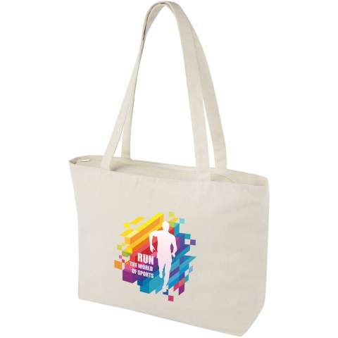 Het strakke ontwerp van de Ningbo geeft deze tote bag grote afdrukgebieden en is daarom een fantastische optie voor vergaderingen, conventies en beurzen. De draagtas bestaat uit 320 g/m² katoen, waardoor hij enorm sterk is en geschikt voor het dragen van zware voorwerpen. De draagtas sluit met een rits, waardoor de inhoud goed beschermd blijft. Met 31,5 cm lange hengsels is de Ningbo draagtas gemakkelijk over de schouder te dragen. Geschikt tot 10 kg gewicht.