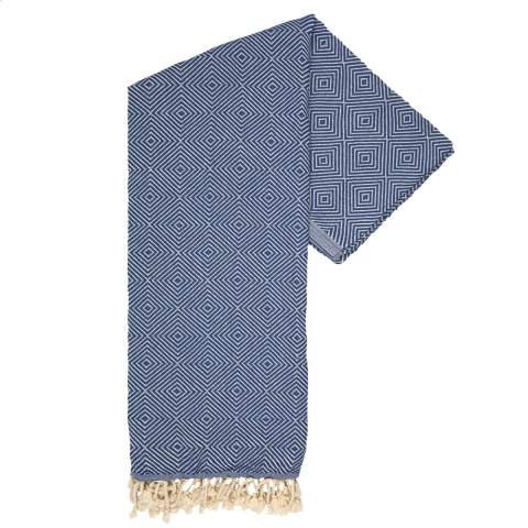 A multifunctional hammam towel from Oxious. Made from 92% OEKO-TEX® certified cotton, 210 g/m², (42% recycled) and 8% RPET. Harmony  is a wonderfully soft and stylish cloth with a cool block pattern. Beautiful as a shawl, dress on the couch, luxurious (hammam) cloth or towel. The cloth is handmade. Harmony  symbolizes harmony between man and nature. With this beautiful canvas the pure enjoyment can begin.  These beautiful, soft cloths are made by local women in a small village in Turkey. They work there in a social context, with room for growth and development. The cloths are handmade with love and care for the environment. Pure enjoyment can begin with a product from the Oxious collection. Optional: Each item supplied in a kraft cardboard box and/or with a kraft sleeve.