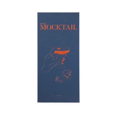 Duik in de levendige wereld van mocktails met de Story of Mocktail set, elegant verpakt in een geschenkdoos die lijkt op een klassiek boek. Deze set bevat een houten muddler van FSC®-gecertificeerd acacia, een roestvrijstalen jigger en een gedraaide barlepel, allemaal ontworpen om je te helpen het perfecte drankje te maken. De unieke verpakking beschermt niet alleen je gereedschap, maar helpt je ook om je eigen leuke en heerlijke mocktails te maken, waardoor het een ideaal cadeau is voor elke mixology liefhebber. De geschenkverpakking is gemaakt van FSC® gecertificeerd papier.