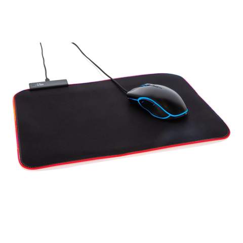 Werden Sie mit diesem RGB-Gaming-Mauspad zum Gaming-Hero. Die reibungsarme Oberfläche gewährleistet eine schnelles und präzises Tracking für optische und Lasersensoren. Das Nylon-Mauspad ist extra dick und sorgt so für vollständige Kontrolle und Komfort während Ihrer Gaming-Sessions. Die rutschfeste Unterseite sorgt auch in hitzigen Gaming-Momenten für einen sicheren Halt des Mauspads. Mit integrierten RGB-Leuchten, die in 15 verschiedenen Modi eingestellt werden können. Mit 180cm langem, abriebfestem, umwobenem Kabel für eine besonders lange Nutzungsdauer. Das RGB-Licht kann per Touch-Steuerung bedient werden. Betriebsspannung: 5V. Artikel und Kabel sind PVC-frei.<br /><br />PVC free: true