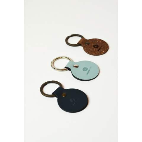 Keychain made from recycled Italian leather waste and natural binders. This product from the MADE out of brand is made from leftover leather pieces from the company's own production. The recycled leather is very sturdy, has a nice matte appearance and smells like leather. The coloured top layer is made from a very thin 100% water-based PU coating. The key chain has a sturdy, metal ring. Handmade. Dutch design. Made in Holland.