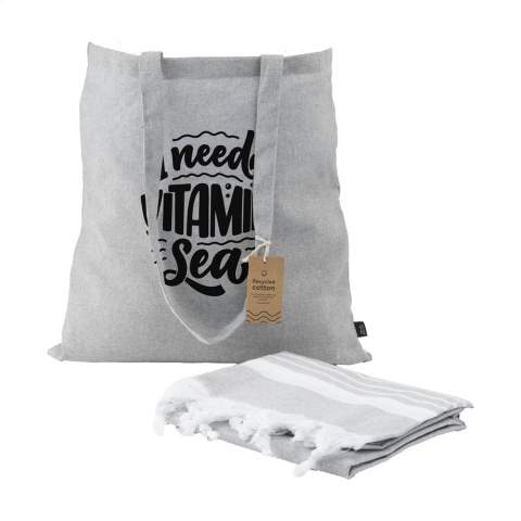 Celebrate summer with this fun, great-looking summer set: • a soft Oxious Hamam Promo towel, meas.  170 x 100 cm. • a practical bag made from GRS-certified recycled cotton. A great promotional set for customers, visitors and staff. Make this set even more personal with a name, quote or logo printed onto each product. The towel is delivered in the bag.