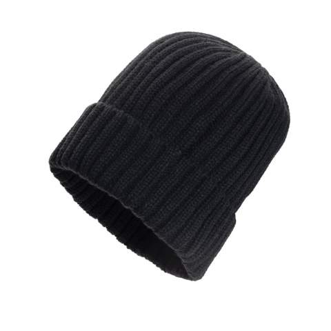 De Kennedi is een must-have beanie gemaakt van gerecyclede materialen. De Kennedi heeft een brede rib en omslag voor een moderne uitstraling. Met AWARE™ tracer die de echte toepassing van gerecyclede materialen valideert. 2% van de opbrengst van elk verkocht Aware™-product wordt gedoneerd aan Water.org.