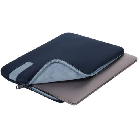 Housse pour ordinateur portable de 15,6" avec 6 mm de mousse à mémoire de forme dense et doublure intérieure molletonnée pour la protection de l’appareil, ainsi qu’un patch réfléchissant au niveau du panneau avant. Garantie Case Logic : 25 ans.