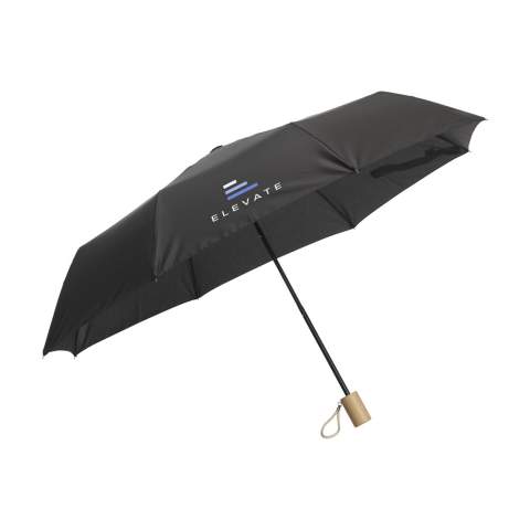 WoW! Parapluie pliable avec une toile pongée 190T polyester en RPET. Avec un cadre et un manche  en acier inoxydable, une belle poignée en bambou, avec une boucle en coton, une fermeture velcro, une housse de rangement et une étiquette RPET. Fonctionnement manuel. Certifiée-RCS. Matière recyclée totale : 18%.