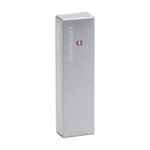 Couteau Suisse original de la marque Victorinox avec poignée en noyer. Ce bois provient de branches et d'arbres tombés. Les plaques intermédiaires en aluminium dur anodisé et les outils sont fabriqués en acier 100% recyclé. 7 pièces avec 10 fonctions : grand couteau, petit couteau, tire-bouchon, ouvre-boîte avec petit tournevis, décapsuleur avec grand tournevis, pince à dénuder, alésoir avec poinçon et œillet et porte-clés. Comprend un mode d'emploi et une garantie à vie contre les défauts de matériaux et de fabrication.  Victorinox est le symbole mondial de qualité, fiabilité, fonctionnalité et perfection. Attention, la législation en vigueur s'applique concernant la possession et / ou le transport de couteaux ou d'outils multifonctions en public. Par pièce dans une boîte.