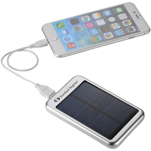 Die Bask Solar-Powerbank ist ideal für Campingreisen oder einen Tag am Strand. Sie beinhaltet einen 4000mAh Lithium-Polymer-Akku einer Ausgangsleistung von 5 V/2 A. Die Powerbank kann durch die Sonne oder über das mitgelieferte USB-zu-Micro-USB-Anschlusskabel aufgeladen werden, das auch zum Aufladen von Geräten mit einem Micro-USB-Eingang verwendet werden kann.