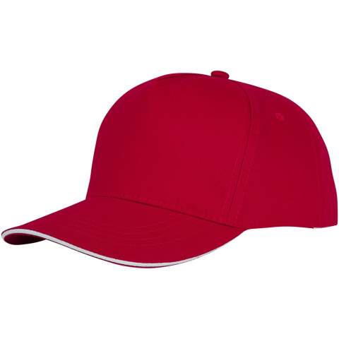 La casquette Ceto 5 panel sandwich - style et praticité harmonieusement combinés. Fabriquée en sergé de coton de 175 g/m², elle offre non seulement une grande durabilité, mais aussi une sensation de douceur et de respirabilité. Dotée d'une visière pré-courbée et d'un design sandwich, la casquette offre une protection solaire avec une touche d'élégance. Avec un panneau frontal structuré et des détails en coton à l'intérieur, cette casquette est à la fois sophistiquée et confortable. Avec un tour de tête de 58 cm, elle garantit un ajustement sur mesure pour une variété de tailles de tête. La fermeture à boucles et à crochets en tissu permet d'ajuster la casquette sans effort et d'obtenir un ajustement parfait. La casquette Ceto est l'accessoire idéal pour toutes les occasions, qu'il s'agisse d'une sortie décontractée ou d'une aventure en plein air. 