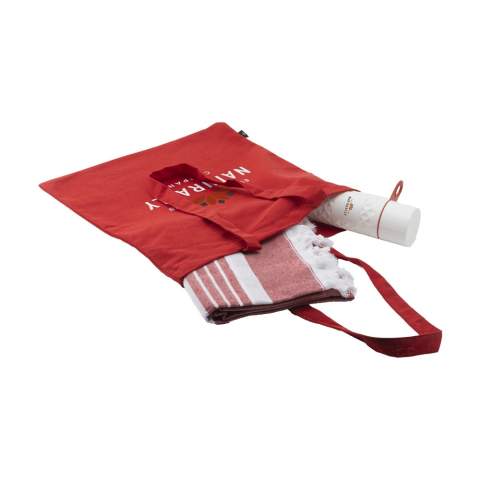 Célébrez l'été avec cet ensemble incroyablement amusant : • Serviette Oxious Hamam Promo douce, dim. 170 x 100 cm • bouteille d'eau de la marque Join the Pipe • sac pratique en coton recyclé certifié GRS. Un bel ensemble promotionnel pour les clients, les visiteurs et le personnel. Rendez cet ensemble encore plus personnel avec un nom, une citation ou un logo imprimé sur les produits individuels. Les produits sont livrés dans le sac.