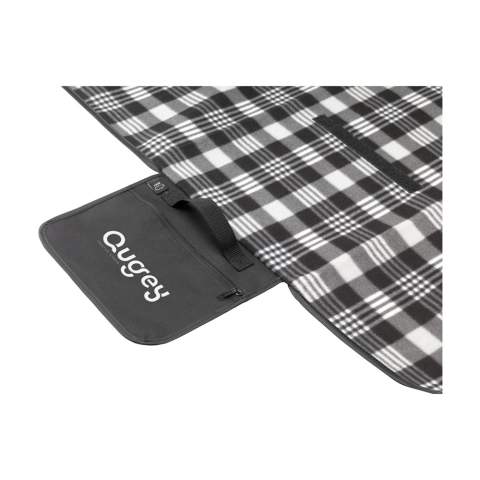 WoW! Picnic blanket with a beautiful chequered pattern. The top layer is very soft and made from 100% RPET (130 g/m²). The underside is made from water-repellent PEVA and protects against moisture and dirt.  Supplied with a zipper pocket, carrying strap and Velcro close. Easy to fold up and carry. GRS-certified. Total recycled material: 55%. Dimensions when unfolded 121 x 135 cm.