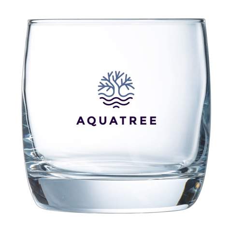 Verre à eau élégant avec une forme joliment incurvée et un fond épais. Convient également pour servir des jus de fruits, du whisky et d'autres boissons alcoolisées. Capacité 310 ml.