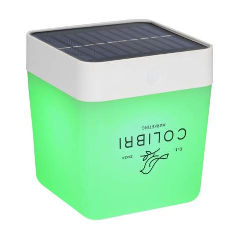 Lampe de table solaire sans fil en plastique de la marque Grundig. Avec éclairage d'ambiance LED, choix de lumière blanc chaud, vert, orange ou bleu. Equipé d'un panneau solaire. La lampe fonctionne à l'énergie solaire et se recharge pendant la journée. Complètement chargée, la lampe fournit de la lumière pendant 6 à 8 heures. La lampe d'ambiance idéale pour l'intérieur et l'extérieur. Par pièce dans une boîte.