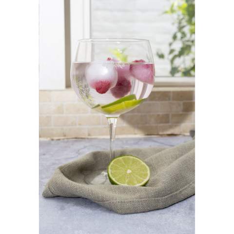 Modernes und zeitloses Cocktail-Gin-Glas. Genießen Sie gemeinsame Moment und lassen Sie sich von diesem Glas in Gastronomie-Qualität verzaubern. Ideal für Partys oder für einen entspannten Drink unter der Woche. Dieses Glas ist robust, aber dennoch äußerst transparent. Fassungsvermögen 700 ml. Made in Europe.