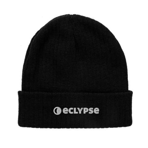 De Pryor-beanie met omslag en een smal ribgebreid ontwerp, vervaardigd uit een blend met gerecycled polyester. Deze combinatie garandeert zowel stijl als veelzijdigheid, en biedt een pasvorm die geschikt is voor iedereen. Met AWARE™-tracer die de echte toepassing van gerecyclede materialen valideert. 2% van de opbrengst van elk verkocht Aware™-product wordt gedoneerd aan Water.org.