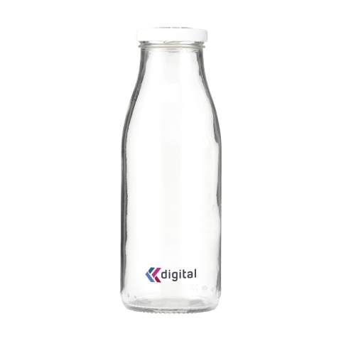 WoW! Eine wiederverwendbare Trinkflasche aus 20-40% recyceltem Glas. Mit einem Schraubverschluss aus Metall. Die Flasche ist ein absoluter Hingucker und liegt angenehm in der Hand. Perfekt fürs Büro, für zu Hause oder auf dem Campingplatz. An dieser Flasche werden Sie jahrelang Freude haben. Wenn Sie die Flasche schließlich im Altglascontainer entsorgen, wird sie wieder recycelt. Fassungsvermögen: 500 ml. Made in Europe.