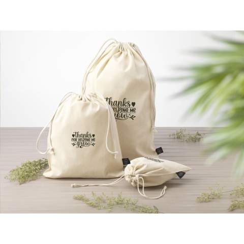 Gift pouch made from recycled cotton (150 g/m²). With drawstrings made from recycled polyester and recycled cotton. Original as gift packaging and suitable for storing items. GRS-certified. Total recycled material: 98%. Capacity approx. 4 litres.