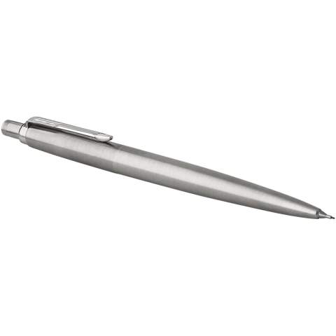 Hét Parker icoon. Jotter, de bewuste keuze van actieve schrijvers die hun pen geen moment kunnen missen. Geleverd met één potloodvulling (0,5 mm nib) in Parker geschenkverpakking. Voorzien van gum onder drukknop. Exclusief ontwerp.