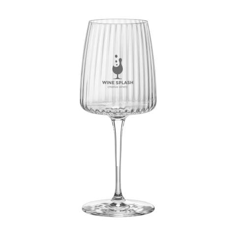 Wine glass made of clear glass. The special bowl features ribbed glass on the inside, a smooth exterior, and a flat bottom, giving the glass an elegant, non-conventional appearance. This exclusive wine glass is suitable for serving white wine. A beautiful glass for use in both private settings and catering establishments. Dishwasher safe. Capacity 370 ml.