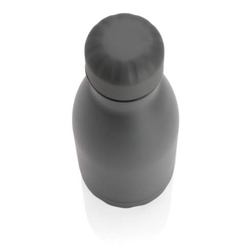 Bouteille 260ml en acier inoxydable double paroi de couleur unie. La bouteille garde les boissons froides au frais jusqu'à 15 heures et les boissons chaudes au chaud jusqu'à 5 heures. Avec une base qui s'adapte à la plupart des porte-gobelets, cette bouteille d'eau au look élégant vous permettra de vous hydrater lors de vos déplacements, où que vous soyez. Sa taille est idéale pour les enfants ou pour être glissé dans votre sac.<br /><br />HoursHot: 5<br />HoursCold: 15