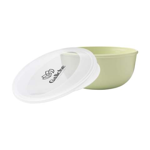 Reusable food bowl with transparent lid made from 100% recyclable PP. Ideal for use on the road or for lunch at school or work. Can also be used as a fresh food box. This food bowl and its contents must be transported upright to prevent leaks. Suitable for the microwave. BPA-free. Not dishwasher-safe. Made in Germany. Capacity 1,000 ml.