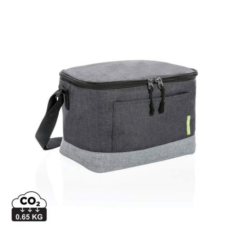 With a 6-can capacity, there is plenty of room to store your food and drinks. Additional features include a front pocket and shoulder strap. Made of sustainable RPET. Registered design® Exterior: 100% 600D melange RPET / Lining: 100% PEVA